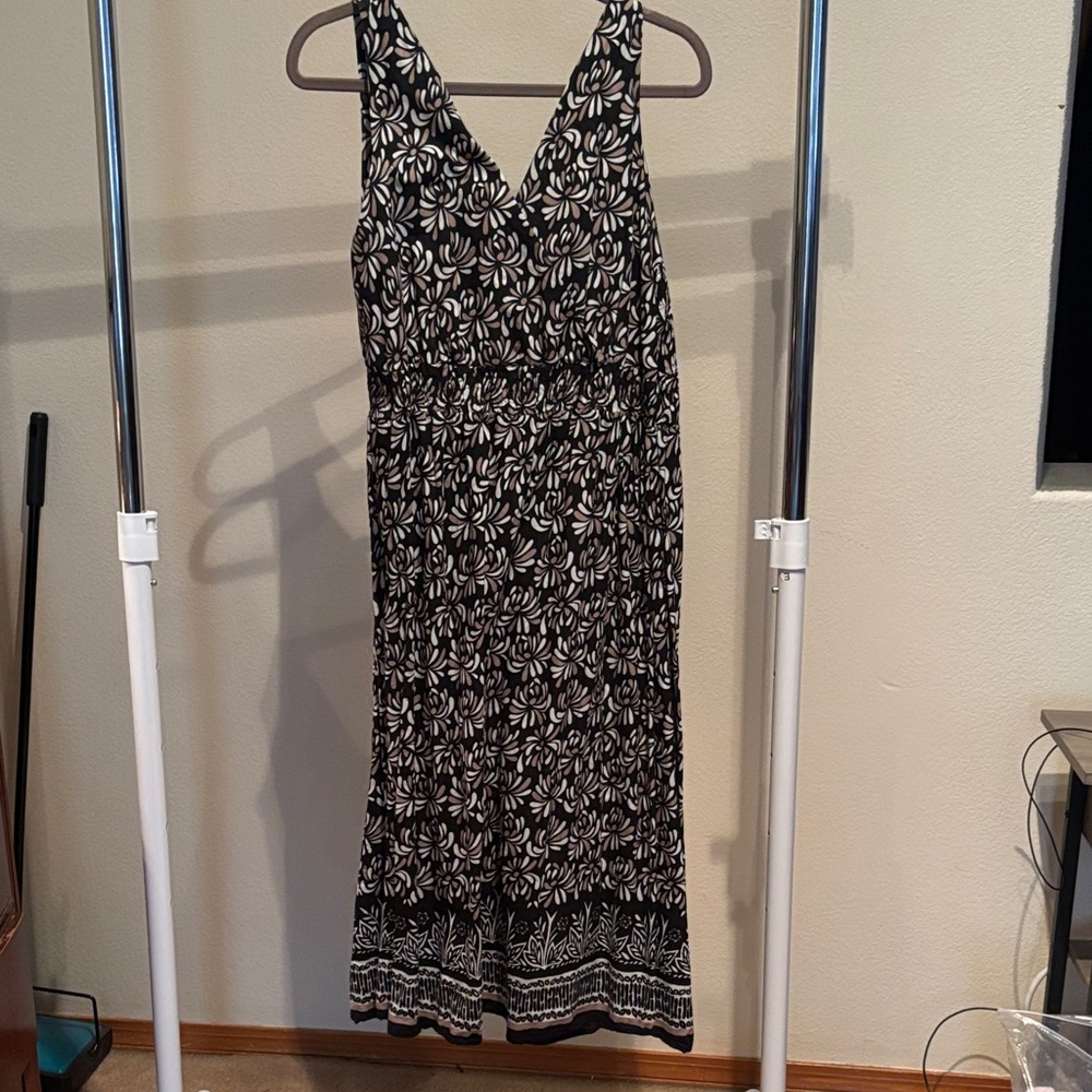 Avenue Black and White Floral Maxi Dress